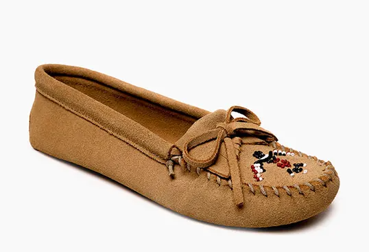 Minnetonka: Tradizione, Innovazione e Opportunità nel Mercato Italiano delle Calzature